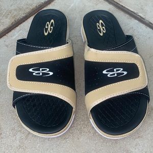 BOOMBAH black and gold slides size 7